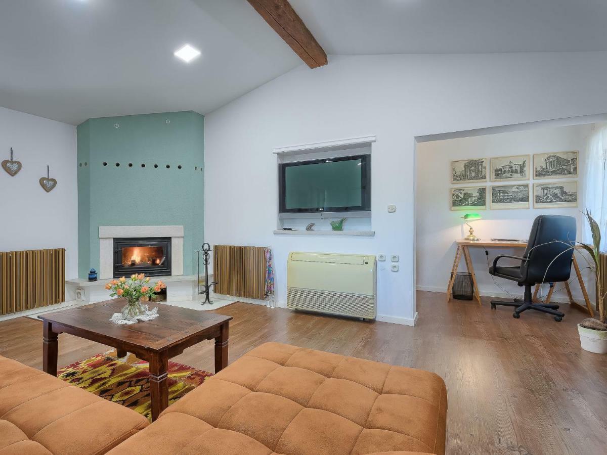 Holiday Home Country House D&D By Interhome พูลา ภายนอก รูปภาพ