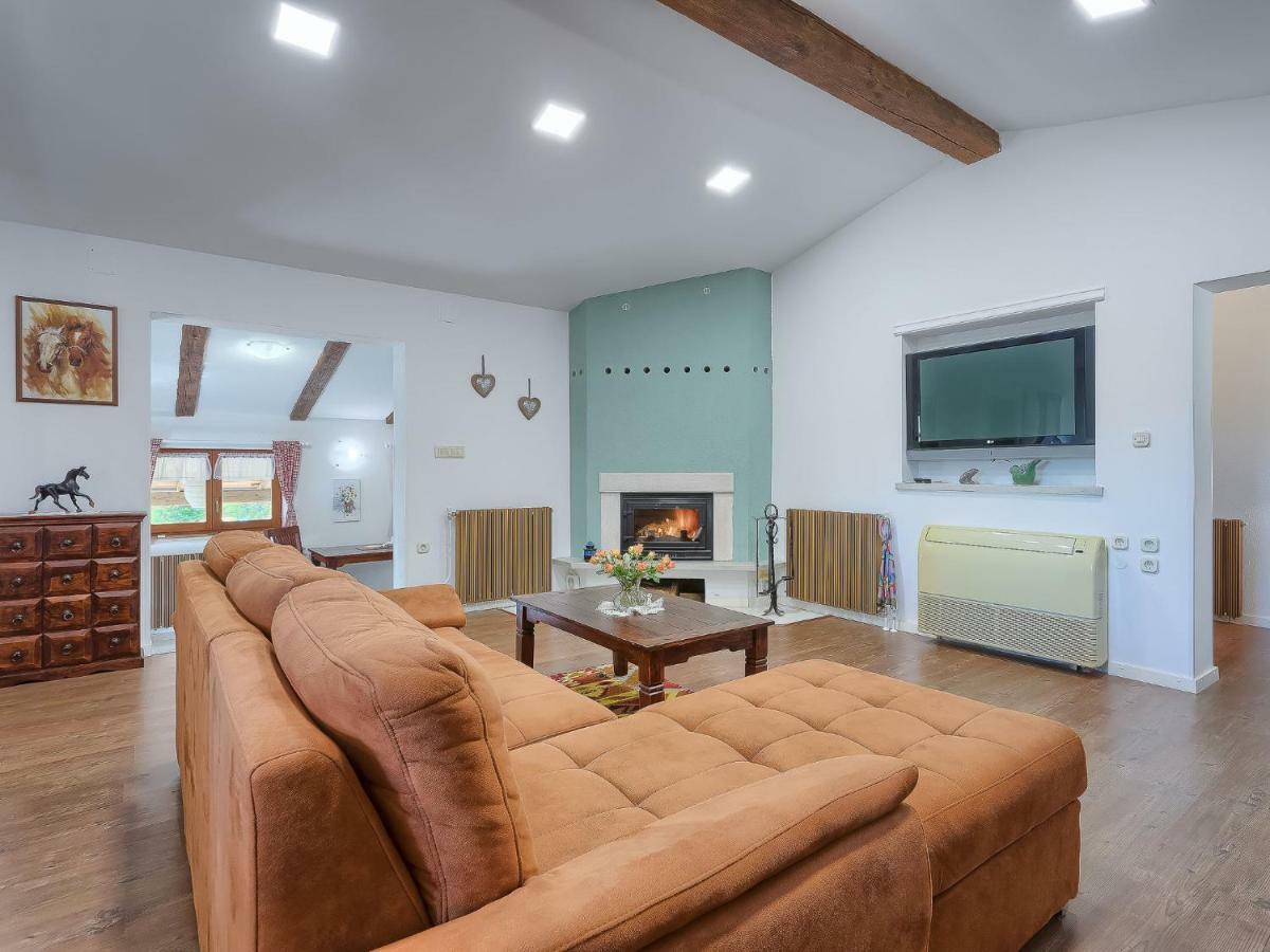 Holiday Home Country House D&D By Interhome พูลา ภายนอก รูปภาพ