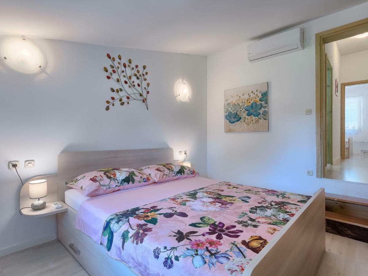 Holiday Home Country House D&D By Interhome พูลา ภายนอก รูปภาพ